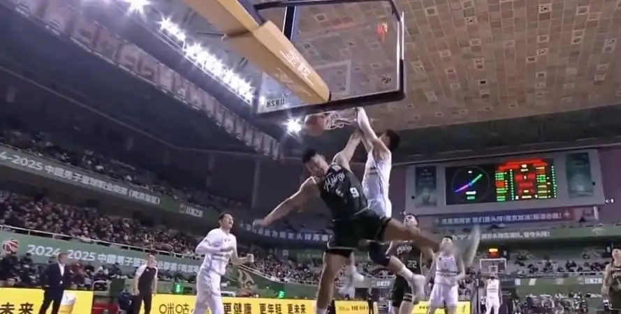 PG电子游戏-包含球场上的挑战，谁将笑到最后？的词条