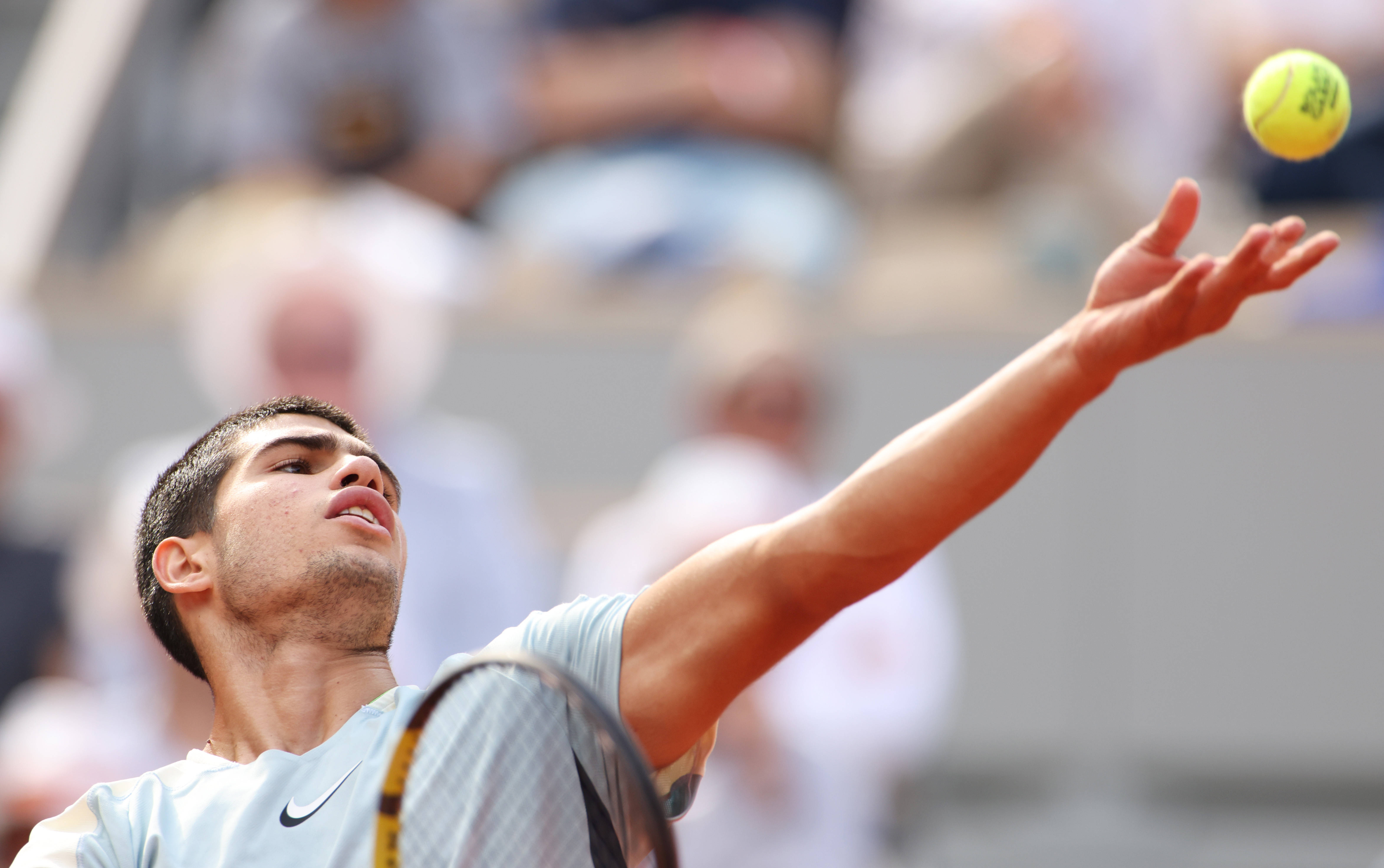 PG平台-包含法网横扫戴维斯杯，兹维列夫点燃赛场的词条